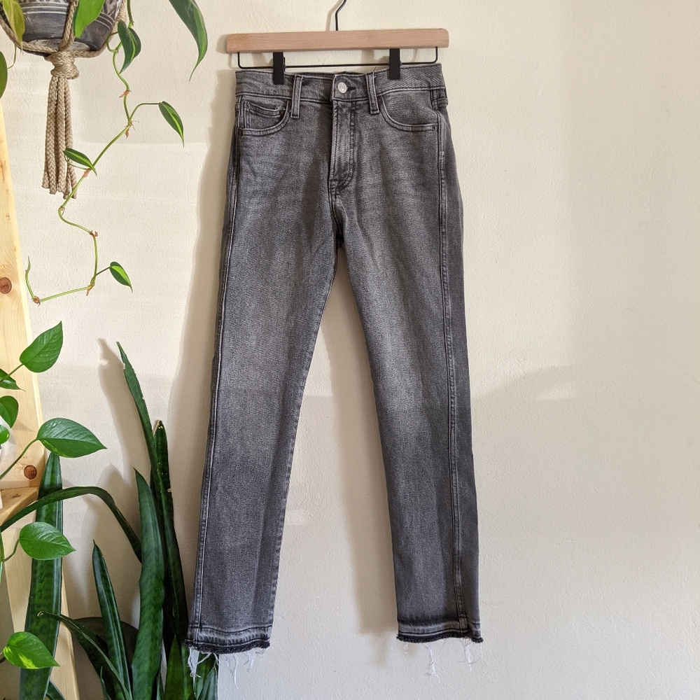 GAP | 26 | High Rise Raw Hem Jean | Greywash